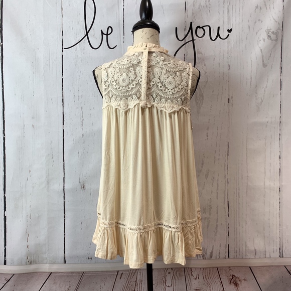 Sundance Cream Soft Lace Tank by Hazel - Picture 6 of 7
